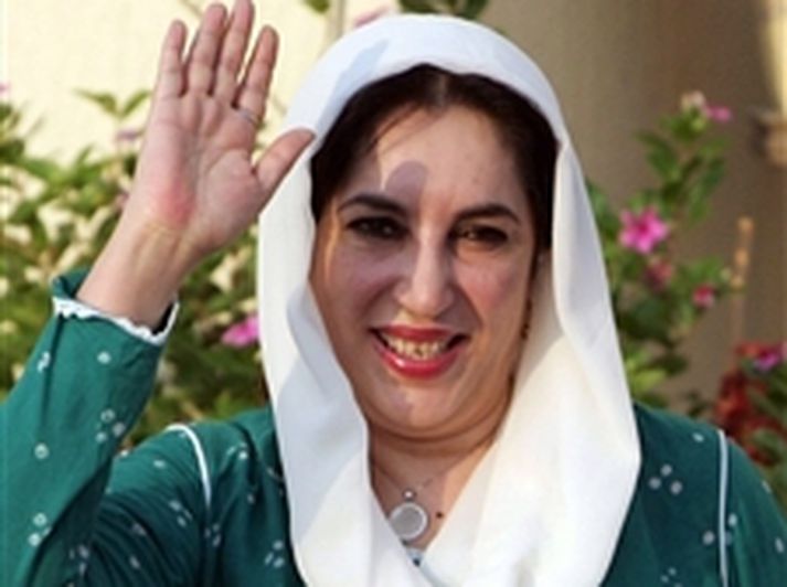 Bhenazir Bhutto fyrrverandi forsætisráðherra hefur snúið aftur eftir átta ára útlegð.