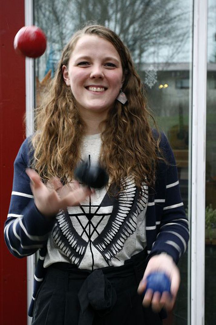  Eyrún Ævarsdóttir er meðlimur í Sirkús Íslands sem safnar nú fyrir alvöru sirkústjaldi fyrir hópinn.
