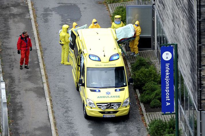 Norskur læknir fluttur á sjúkrahús í Ósló frá Síerra Leóne, þar sem hann smitaðist af ebóluveirunni.