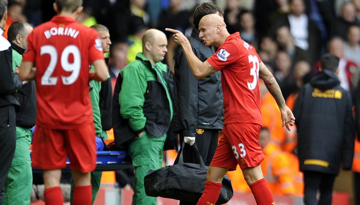 Jonjo Shelvey lét Sir Alex Ferguson heyra það þegar hann labbaði útaf vellinum.