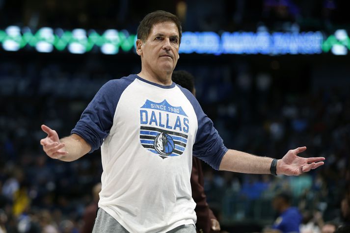 Mark Cuban, eigandi Dallas Mavericks, var mjög ósáttur með það sem gerðist í þriðja leikhluta í naumu tapi Dallas Mavericks á móti Golden State Warriors.