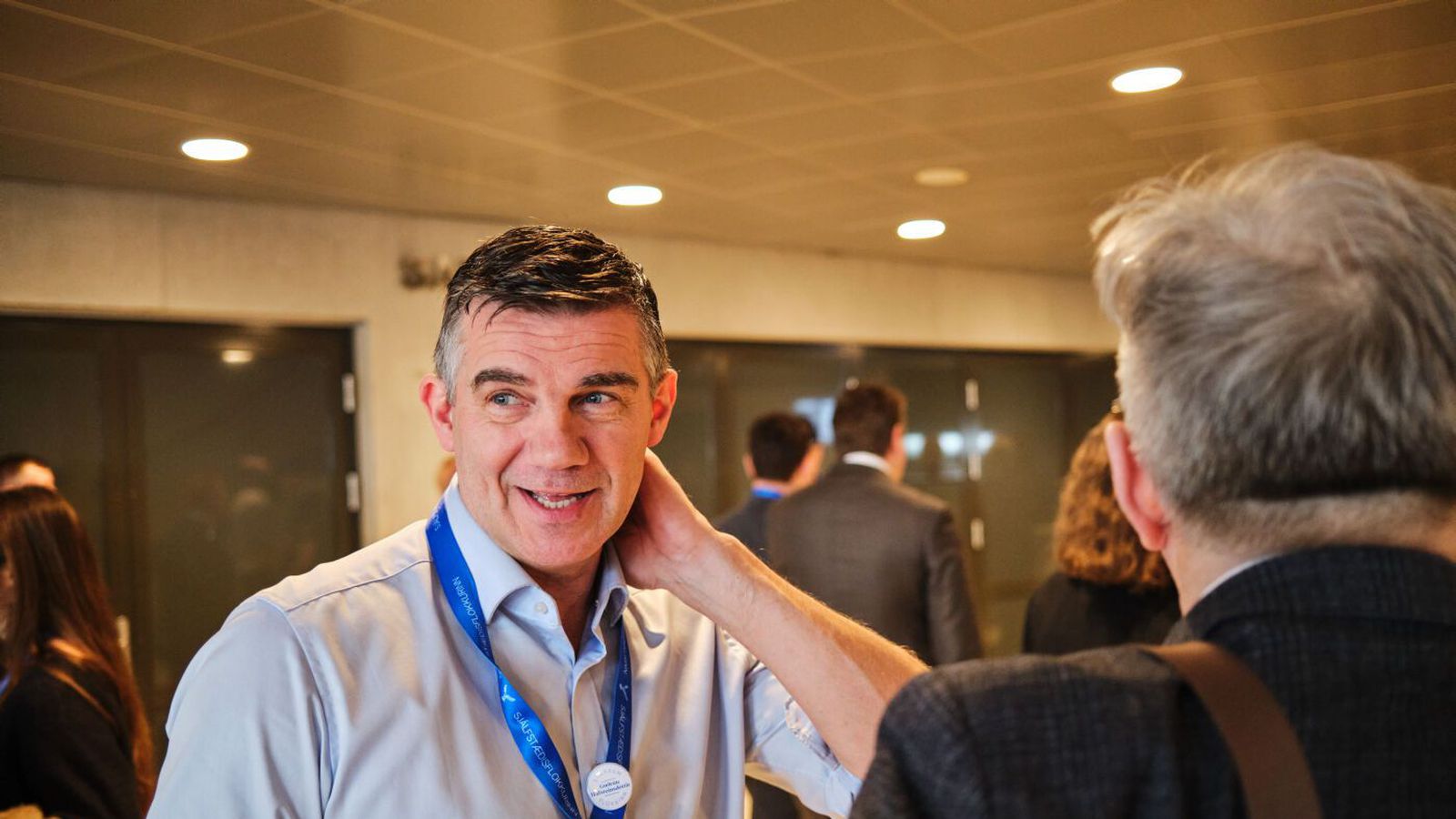 Elliði lofar því að flytja ekki aftur til Eyja