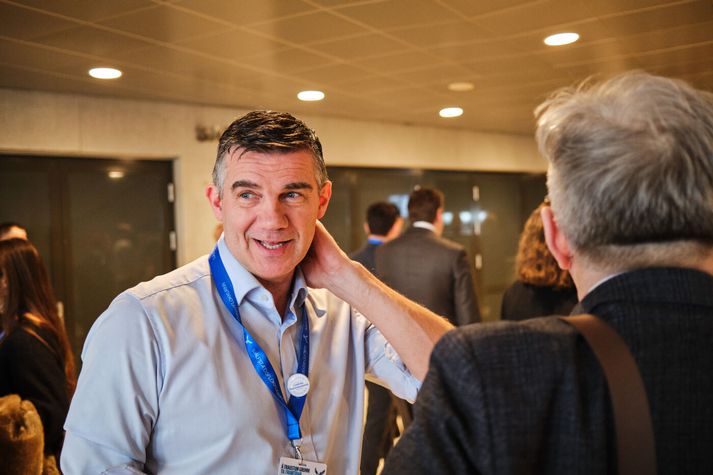 Elliði Vignisson segir vinstrimenn síðri í því að kunna að taka bröndurum.