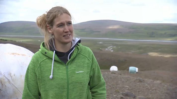 Sigurlína Tryggvadóttir, landfræðingur og bóndi í Svartárkoti, stýrir verkefninu. Bárðardalur sést fyrir aftan.