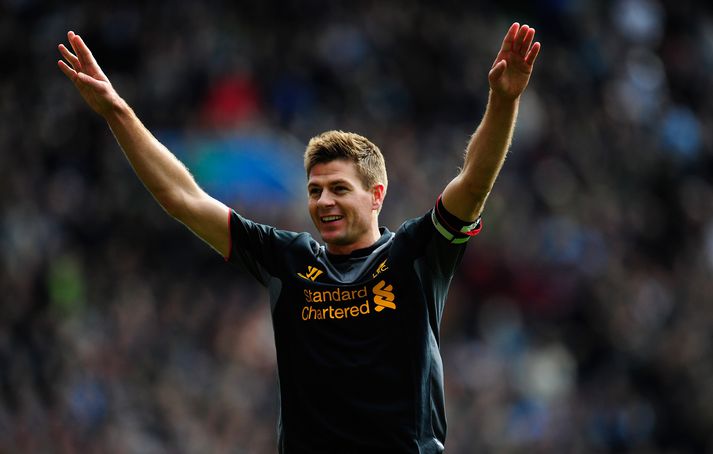 Steven Gerrard, fyrirliði Liverpool, fagnar sigurmarki sínu í dag.