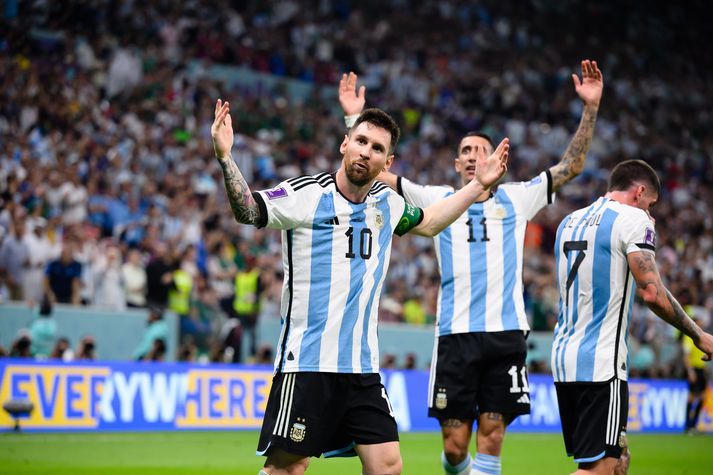 Lionel Messi skoraði fyrra mark Argentínumanna í kvöld.