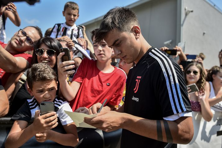 Dybala mætir til æfinga í gær.