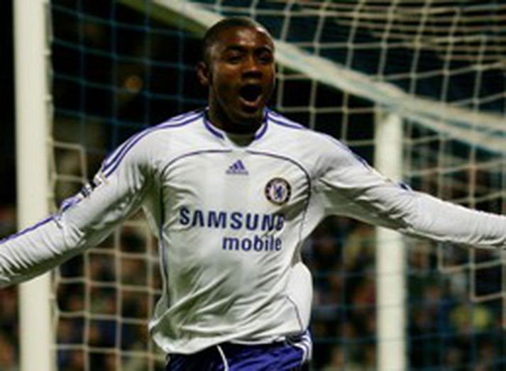 Salomon Kalou fagnar marki sínu gegn Portsmouth