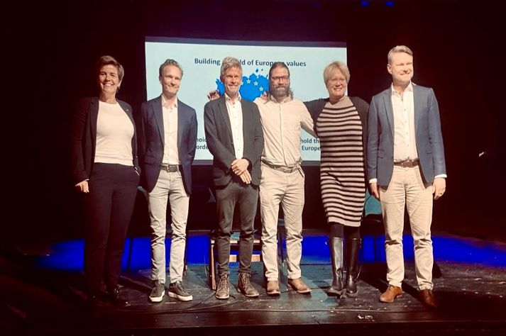 Sex af sjö stjórnarmeðlimum nýrrar stjórnar Evrópuhreyfingarinnar. Frá vinstri: Helga Vala Helgadóttir, Páll Rafnar Þorsteinsson, Ágúst Ólafur Ágústsson, Helgi Hrafn Guðmundsson, Dóra Magnúsdóttir og Magnús Árni Skjöld Magnússon.