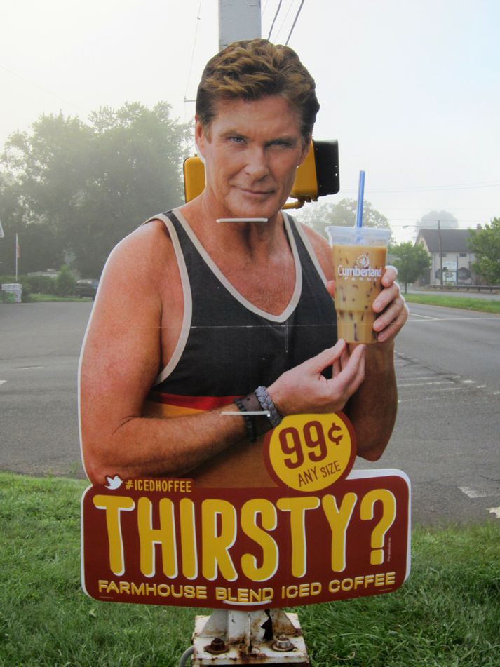 Hasselhoff-skiltin fá hvergi að vera í friði.