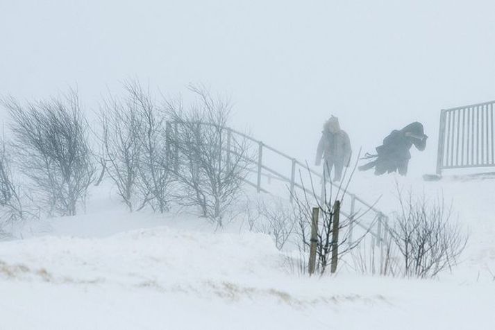 Samkvæmt ábendingu frá veðurfræðingi má bera ráð fyrir norðaustan stormi allt að 18-23 metrum.