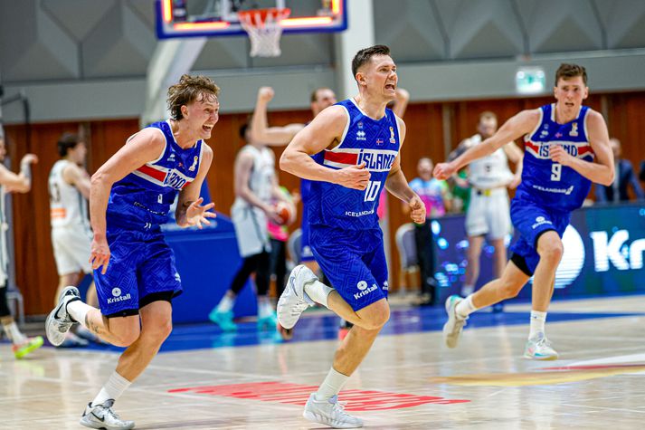 Elvar Már og félagar fagna sigrinum.