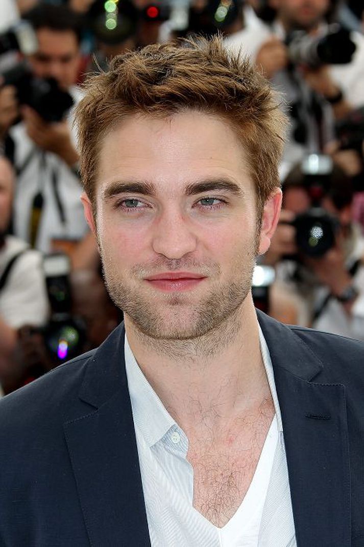 Robert Pattinson lét aðstoðarmanninn dulbúa sig og lét ljósmyndara elta hann.