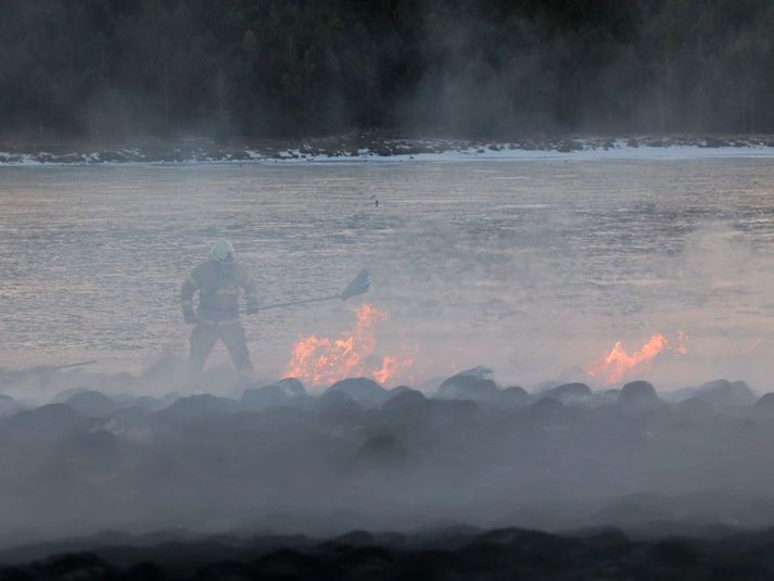 Frá starfi slökkvlliðs á vettvangi.