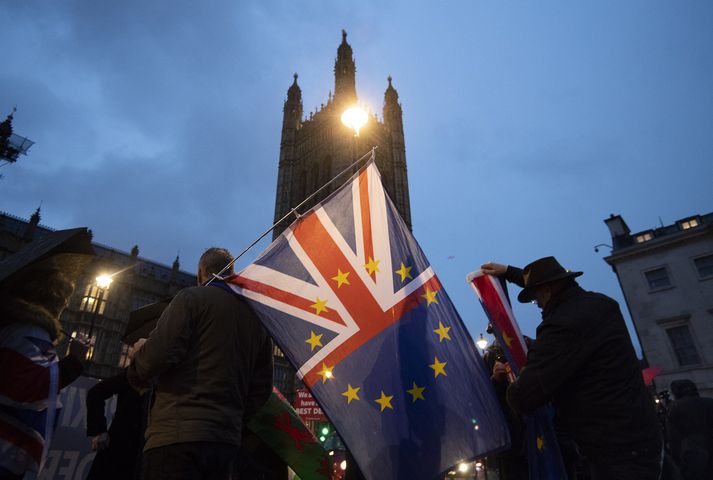 Tillaga Corbyn var lögð fram í kjölfar þess að Brexit-samningur May var felldur af þingmönnum í gær.