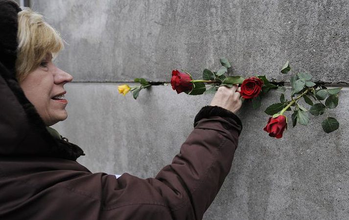 Múrinn í Berlín Samstöðuskattur var lagður á Vestur-Þjóðverja eftir sameiningu.
Nordicphotos/AFP