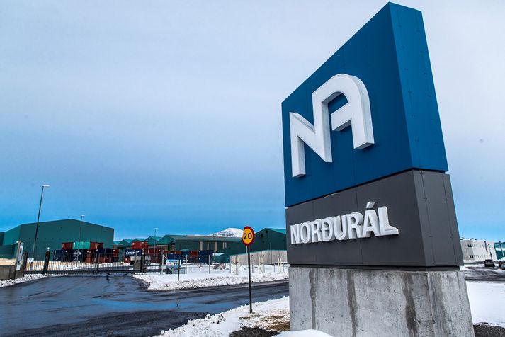 Verkaðlýðsfélag Akraness gagnrýnir Norðurál harðlega fyrir varpa sök á vinnuslysi alfarið á starfsmann og segja honum upp. 