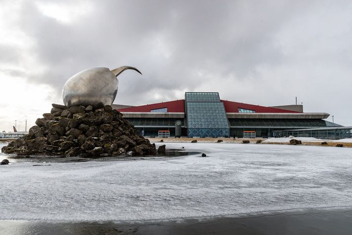 Um 2.500 í gagnagrunni borgaraþjónustunnar eru skráðir með óvissan heimferðardag, sem bendir til þess að þau dvelji langdvölum erlendis.