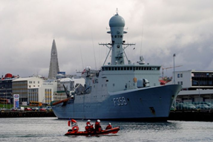 Varðskipið Triton í Reykjavíkurhöfn.