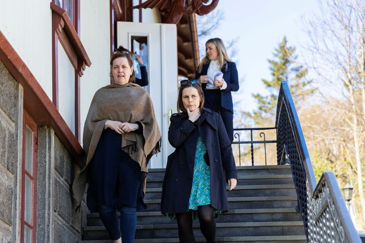 Katrín Jakobsdóttir forsætisráðherra og Svandís Svavarsdóttir heilbrigðisráðherra ræddu við fjölmiðla að loknum ríkisstjórnarfundi í dag.