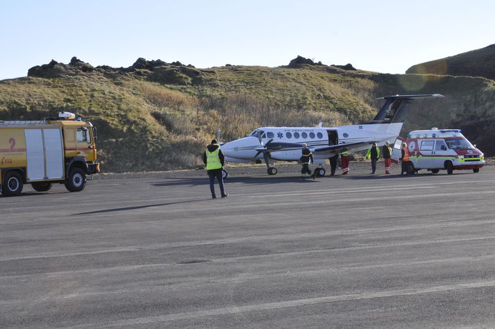Sjúklingurinn var fluttur með annarri flugvél til Reykjavíkur.