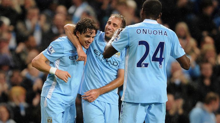 Owen Hargreaves fagnar eina marki sínu fyrir City.
