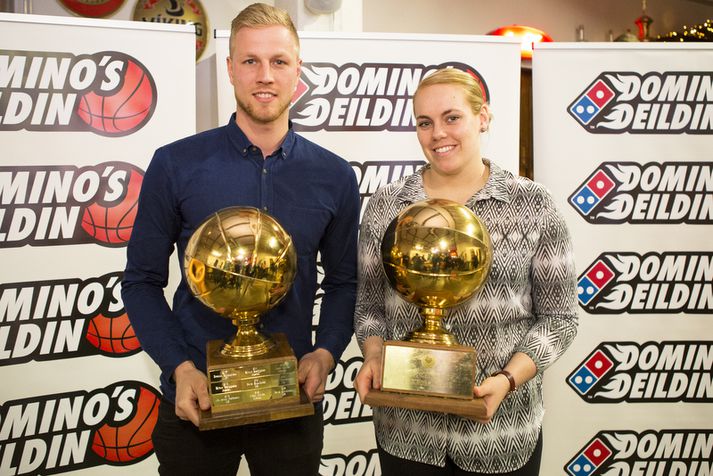 Helena Sverrisdóttir og Haukur Helgi Pálsson með verðlaunin í dag.