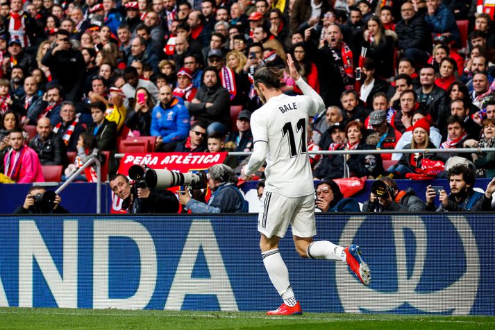 Bale er hér að ögra stuðningsmönnum Atletico. Það gæti hafa verið dýrt spaug hjá honum.