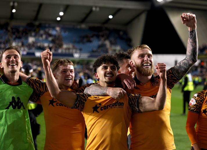 Leikmenn Hull City fagna eftir sigurinn á The Den.
