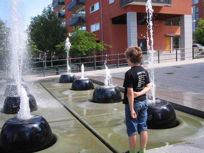 Í Hammarby Sjöstad er ofanvatnið nýtt í leik.