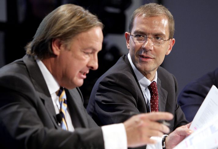 Clive Standish, fjármálastjóri UBS, og Marcel Rohner, forstjóri bankans, ræða málin.