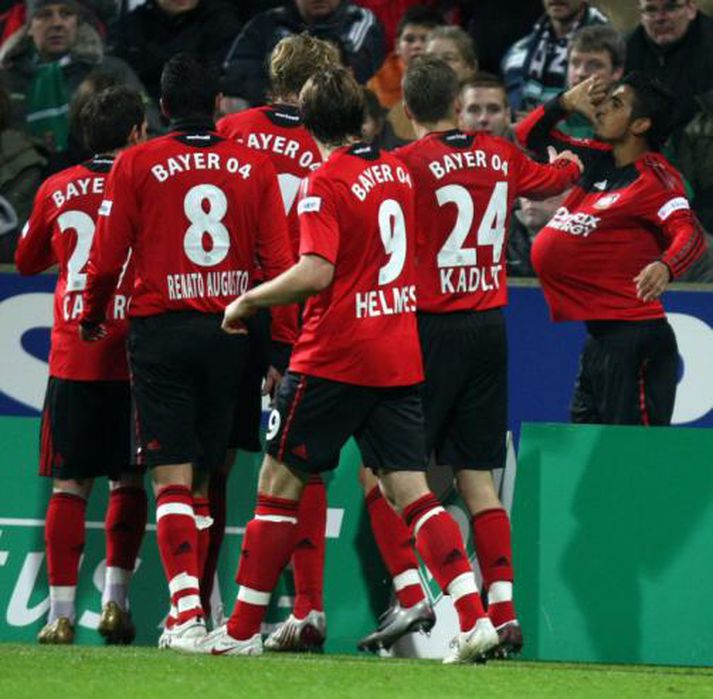 Leverkusen fagnar öðru marka sinna í kvöld.