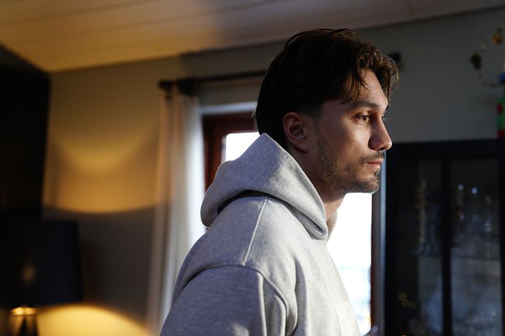 Donni hefur glímt við kviðslit um hríð og þarf nú að halda til Danmerkur á meðan félagar hans í landsliðinu fara á EM.