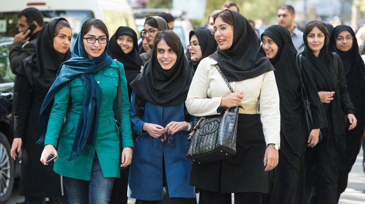 Nemendur við Háskólann í Tehran. Bannið nær ekki til mennta- og háskóla í landinu.