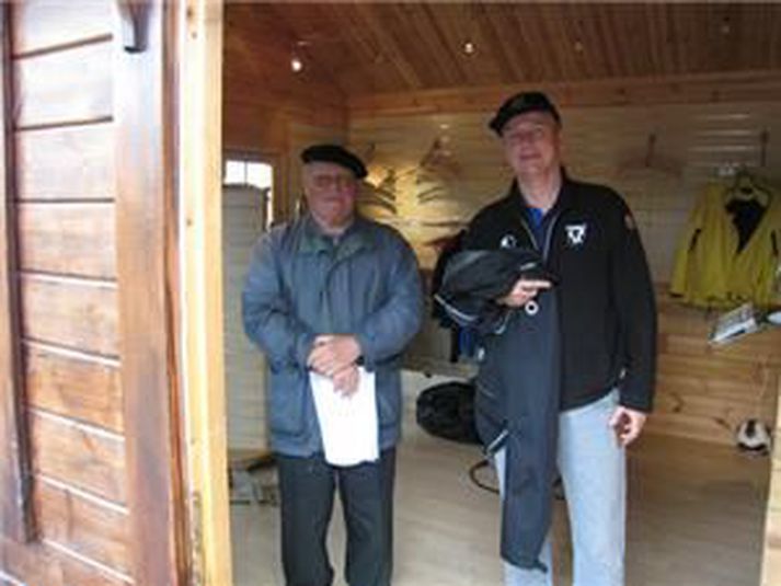Jón Kr. Óskarsson (til vinstri), formaður félags eldri borgara í Hafnarfirði.