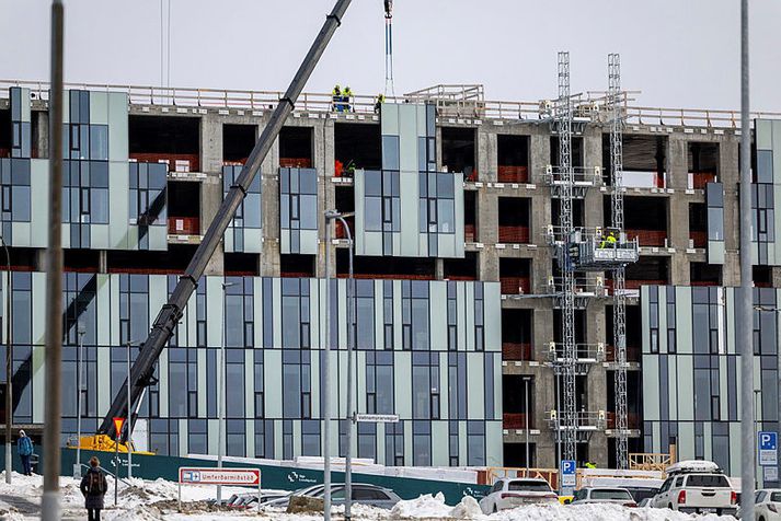 Verið er að yfirfara tilboð í innanhússfrágang á nýja Landspítalanum. 