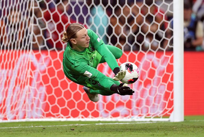 Safonov ver eina af fjórum vítaspyrnum sínum í kvöld.