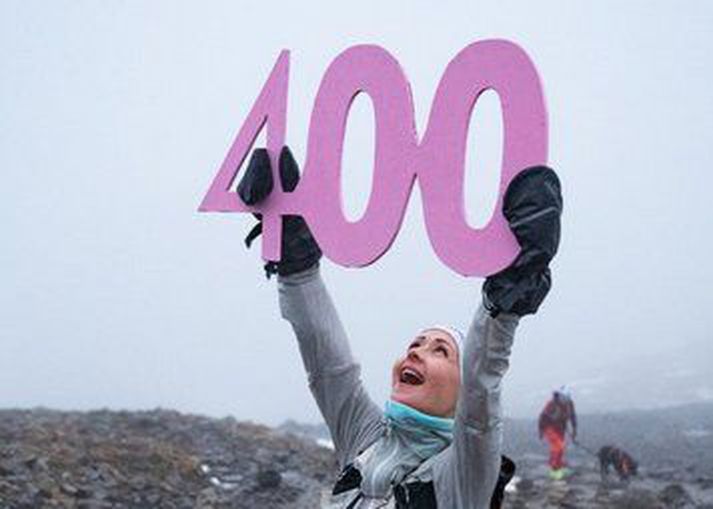 Sigrún B. Magnúsdóttir fagnar því að hafa fjögur hundruð sinnum upp á Esjuna á einu ári.