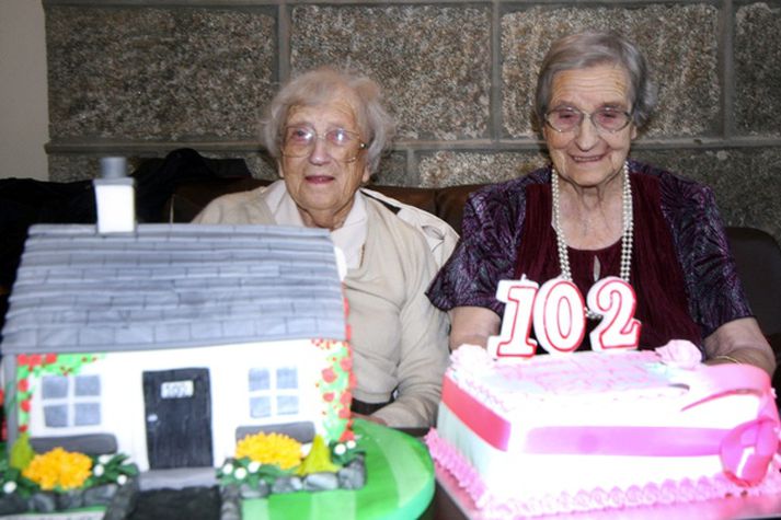 Tvíburasysturnar Edith Ritchie og Evelyn Middleton eru elstu tvíburar í heimi samkvæmt heimsmetabok Guinness. Þær eru 102 ára gamlar.