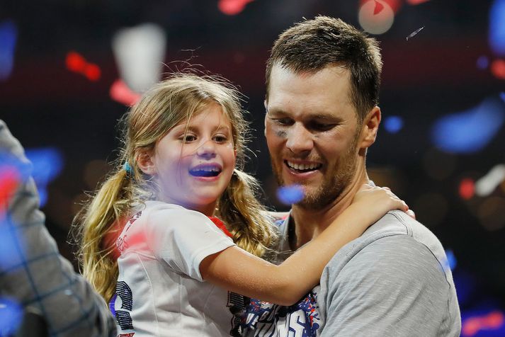 Tom Brady með Vivian Lake Brady eftir að hann varð NFL-meistari í sjötta sinn í febrúar.