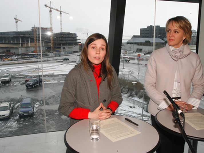 Frá undirritun viljayfirlýsingarinnar í gær. Katrín Jakobsdóttir menntamálaráðherra og Hanna Birna Kristjánsdóttir borgarstjóri.