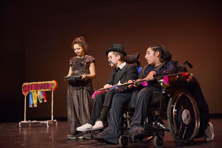 Úr atriði Klettaskóla.