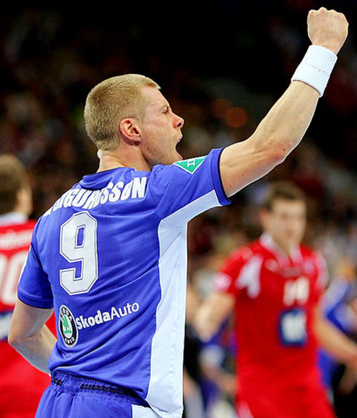 Guðjón Valur fagnar marki gegn Dönum á HM í Þýskalandi.