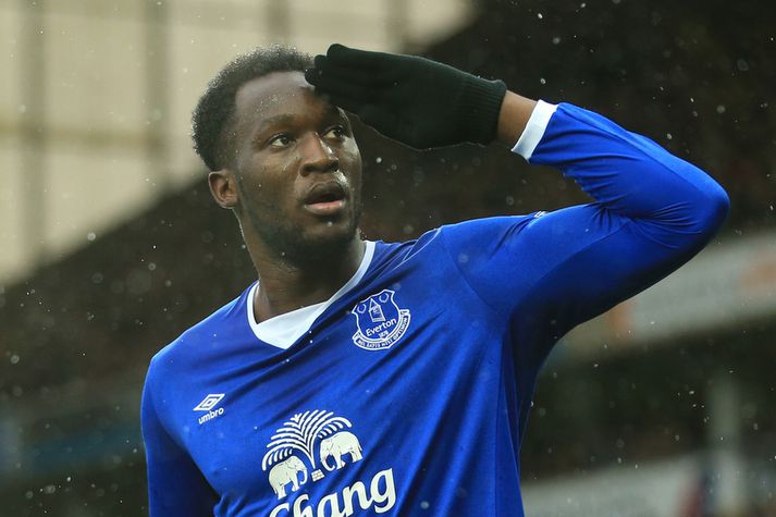 Romelu Lukaku skorar og skorar fyrir Everton.