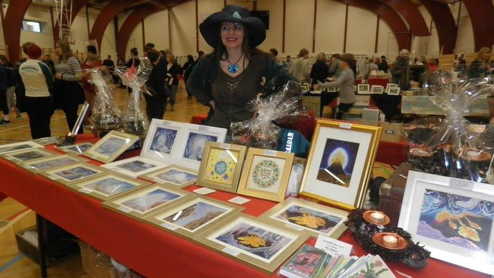 Rúna með listaverk sín.