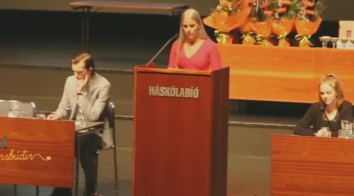 Úr úrslitaviðureigninni.