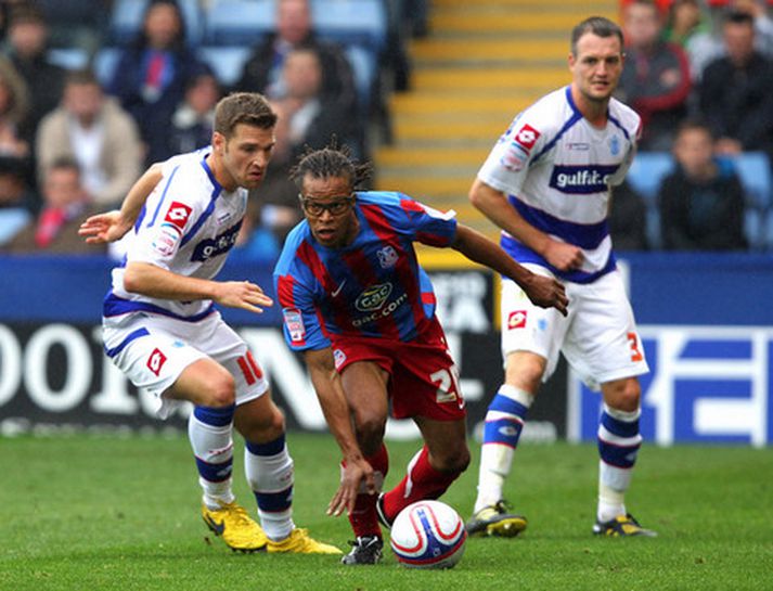 Edgar Davids, fyrir miðju, í leik með Palace.