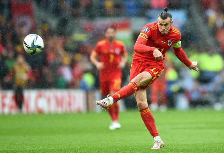 Hinn samningslausi Gareth Bale var hetja Wales enn á ný.