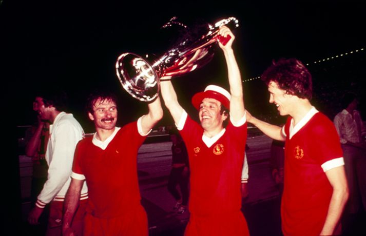 Tommy Smith, Ian Callaghan og Phil Neal fagna sigrinum á Borussia Mönchengladbach.