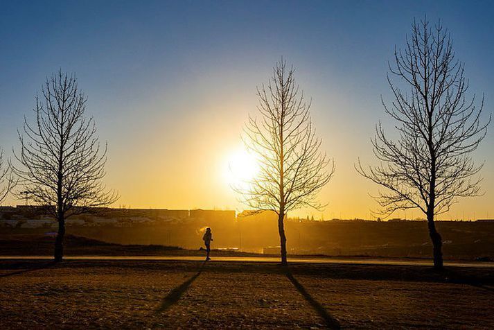 Frost í dag verður almennt á bilinu núll til tólf stig, minnst við suðaustur- og austurströndina.